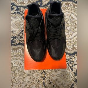 Nike Triple Black Huarache